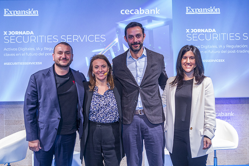 From left to right: Andrei Manuel Costache, Co-founder and COO of Bit2Me, Yael H. Oaknín, Co-founder and CEO of Tokencity, Israel Rodríguez, Director of Innovation at Unicaja, and Virginia Linares, Director of Coordination and Control of Securities Services at Cecabank.